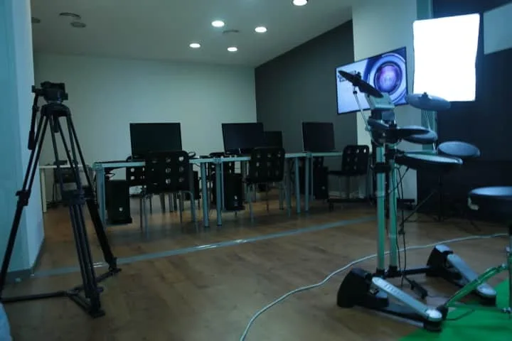 Estudio vídeo / foto (básico) - Imagen 12